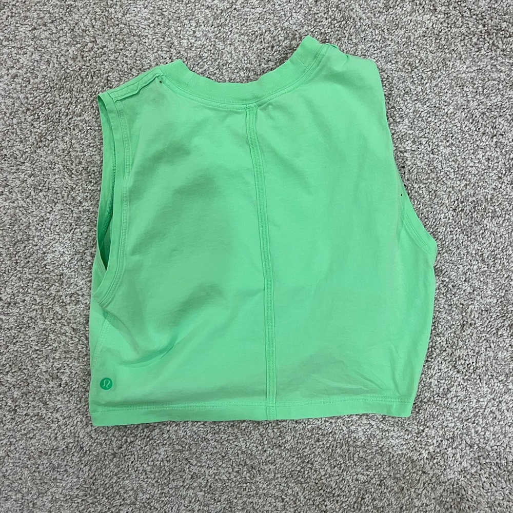 Lululemon tank- cropped- Size 2- Perfect condition